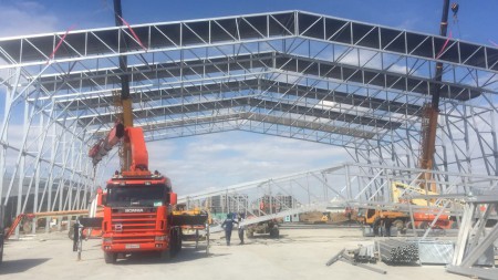 Batiment 50 m de large et hauteur 15m !!! 